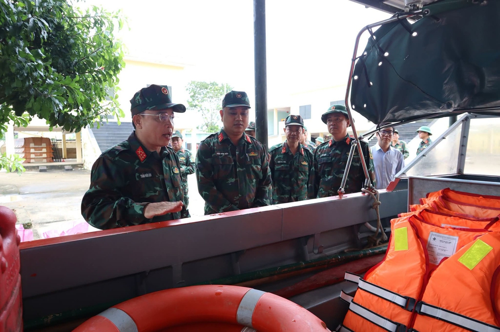 Đ&agrave; Nẵng đưa ca n&ocirc;, lập đường bay UAV sẵn s&agrave;ng ứng cứu v&ugrave;ng ngập s&acirc;u- Ảnh 2.