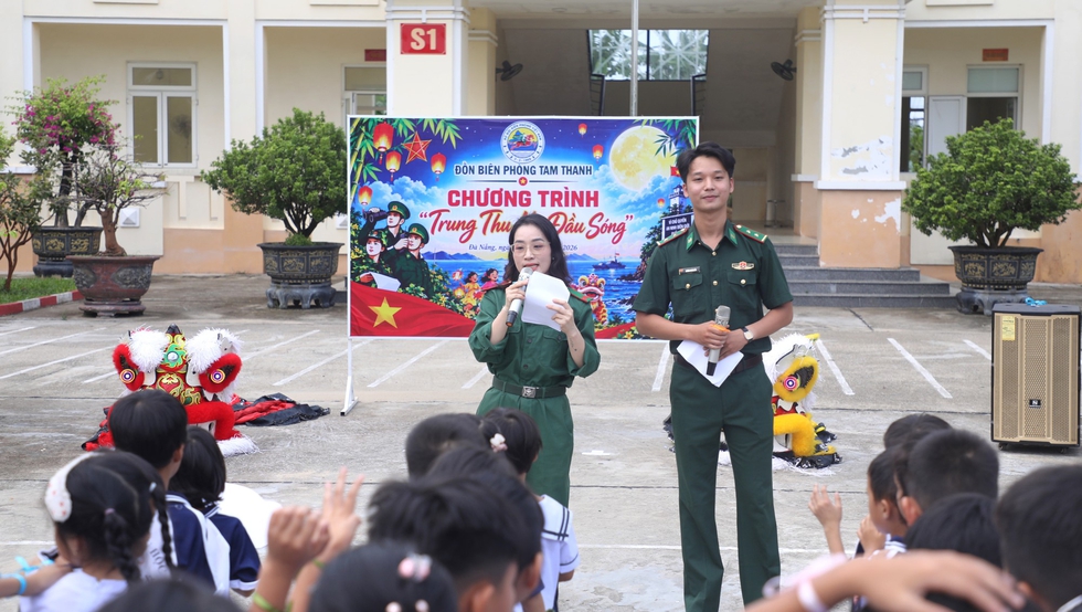 Người lính biên phòng 'nâng bước' cậu học trò khuyết tật học lực xuất sắc- Ảnh 7.