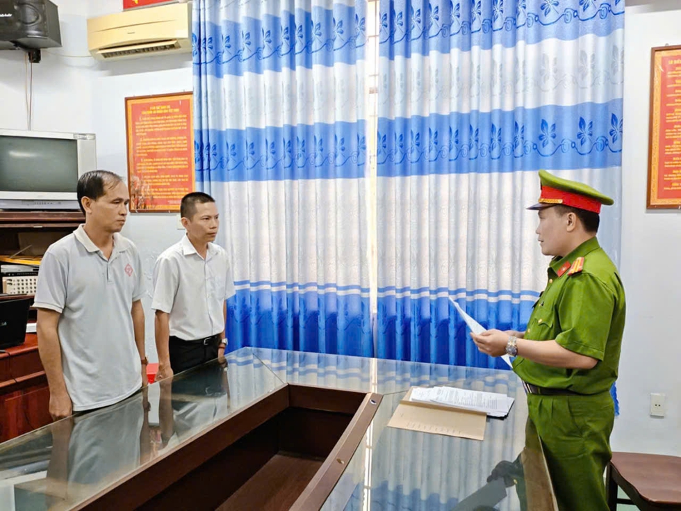 Công an tỉnh Vĩnh Long bắt phó giám đốc doanh nghiệp chôn chất thải trái phép- Ảnh 2.
