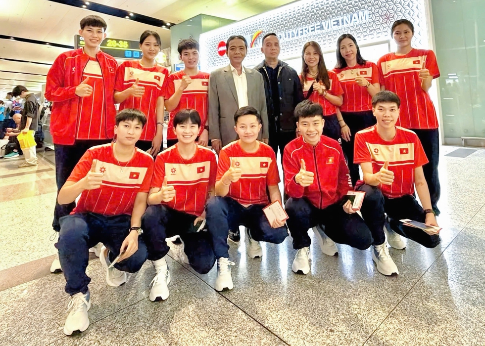 Thứ trưởng Hoàng Đạo Cương úy lạo đội tuyển cầu mây Việt Nam và đội MMA trước ASIAD- Ảnh 1.