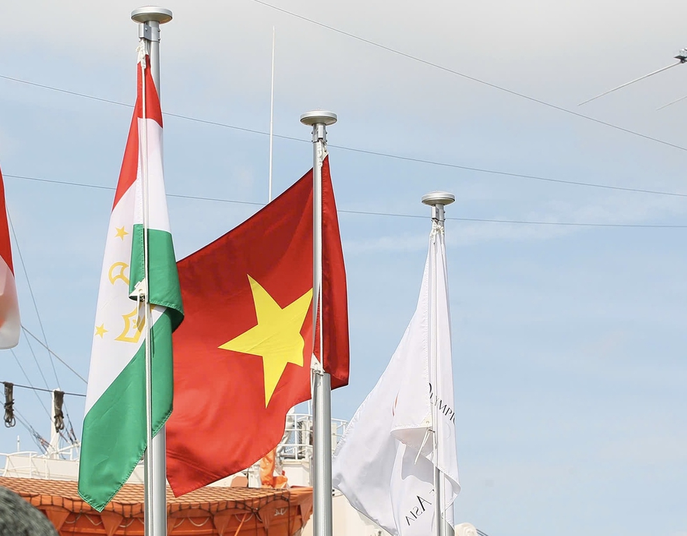 Quốc kỳ Việt Nam tung bay ở ASIAD 20, xúc động khoảnh khắc thiêng liêng tại lễ thượng cờ- Ảnh 2.