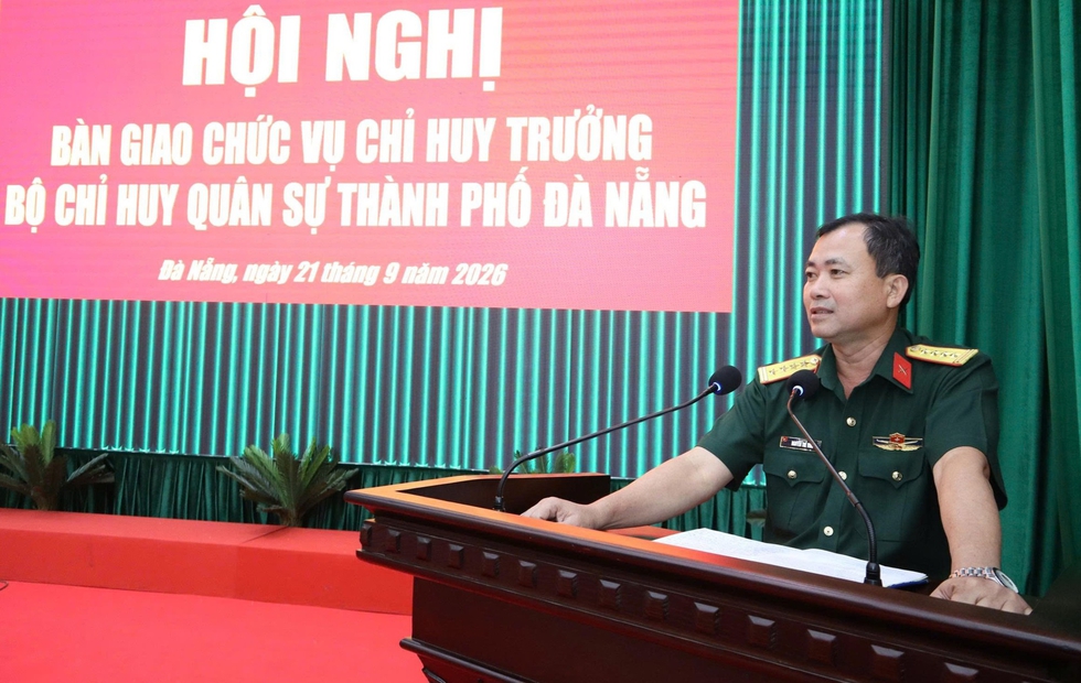 Tân Chỉ huy trưởng Bộ Chỉ huy quân sự Đà Nẵng tiếp nhận nhiệm vụ mới- Ảnh 3.