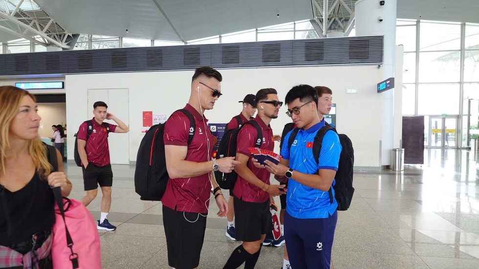 Đội tuyển Việt Nam lên đường sang Indonesia đấu FIFA ASEAN Cup: Mệnh lệnh chiến thắng, quyết mang cúp về- Ảnh 3.