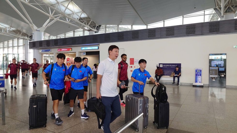 Đội tuyển Việt Nam lên đường sang Indonesia đấu FIFA ASEAN Cup: Mệnh lệnh chiến thắng, quyết mang cúp về- Ảnh 1.
