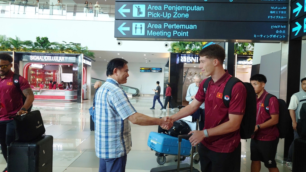 Đội tuyển Việt Nam tái ngộ Trưởng đoàn Trần Anh Tú và Minh Khoa ở Indonesia: Bắt đầu chinh phục FIFA ASEAN Cup- Ảnh 1.