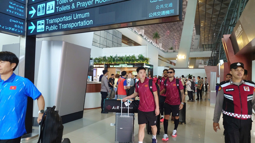 Đội tuyển Việt Nam tái ngộ Trưởng đoàn Trần Anh Tú và Minh Khoa ở Indonesia: Bắt đầu chinh phục FIFA ASEAN Cup- Ảnh 2.