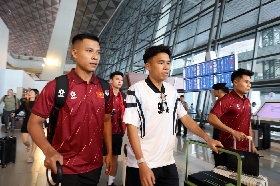 Đội tuyển Việt Nam tái ngộ Trưởng đoàn Trần Anh Tú và Minh Khoa ở Indonesia: Bắt đầu chinh phục FIFA ASEAN Cup- Ảnh 3.