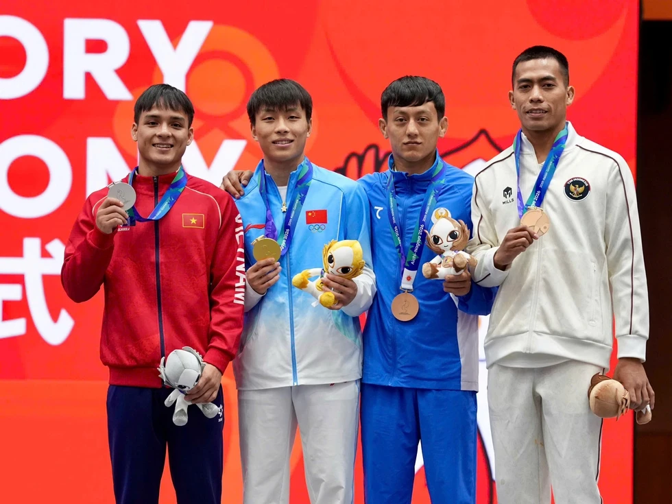 V&otilde; sĩ người d&acirc;n tộc Hr&ecirc; Đinh Văn T&acirc;m ki&ecirc;n cường, đau nặng cả hai ch&acirc;n: Vẫn gi&agrave;nh HCB ASIAD 20- Ảnh 5.