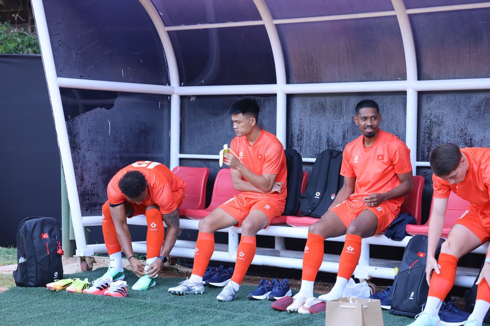 Cơ hội n&agrave;o cho 3 t&acirc;n binh Việt kiều ở đội tuyển Việt Nam, buổi tập đầu ti&ecirc;n tại Indonesia c&oacute; g&igrave; hay?- Ảnh 8.
