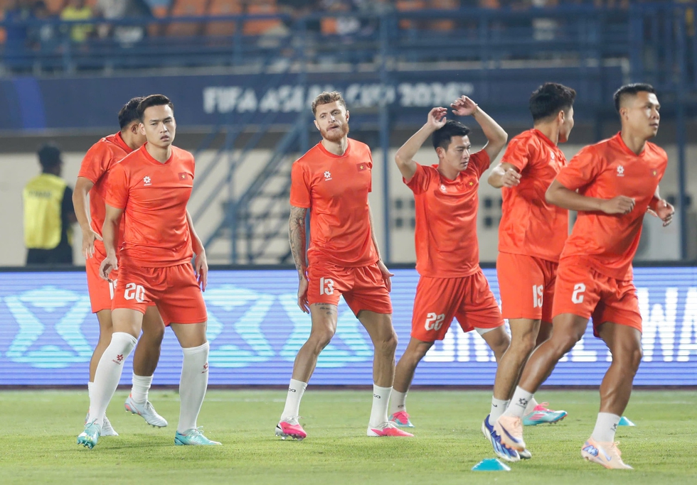 Đội tuyển Việt Nam quyết đấu Thái Lan: Đình Bắc đội trưởng, Hoàng Đức dự bị, nhân sự quá 'sốc'- Ảnh 2.