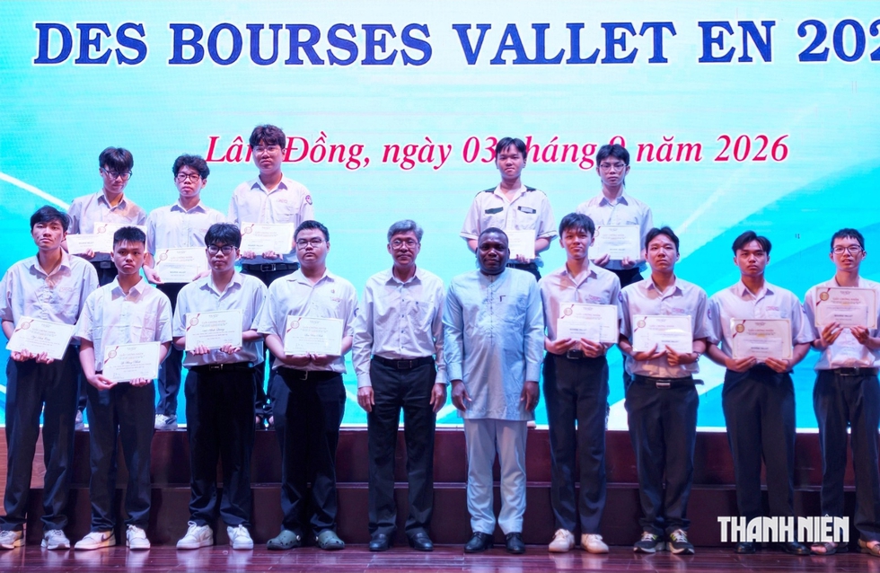 Trao hơn 2,7 tỉ đồng học bổng Vallet cho học sinh, sinh vi&ecirc;n- Ảnh 2.