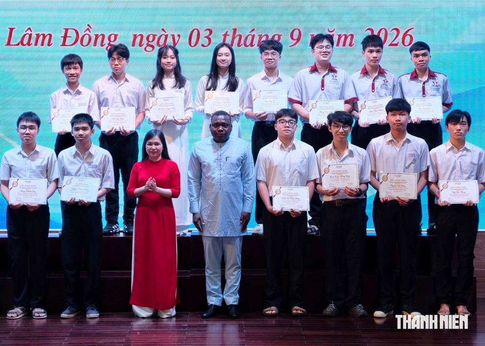 Trao hơn 2,7 tỉ đồng học bổng Vallet cho học sinh, sinh vi&ecirc;n- Ảnh 3.
