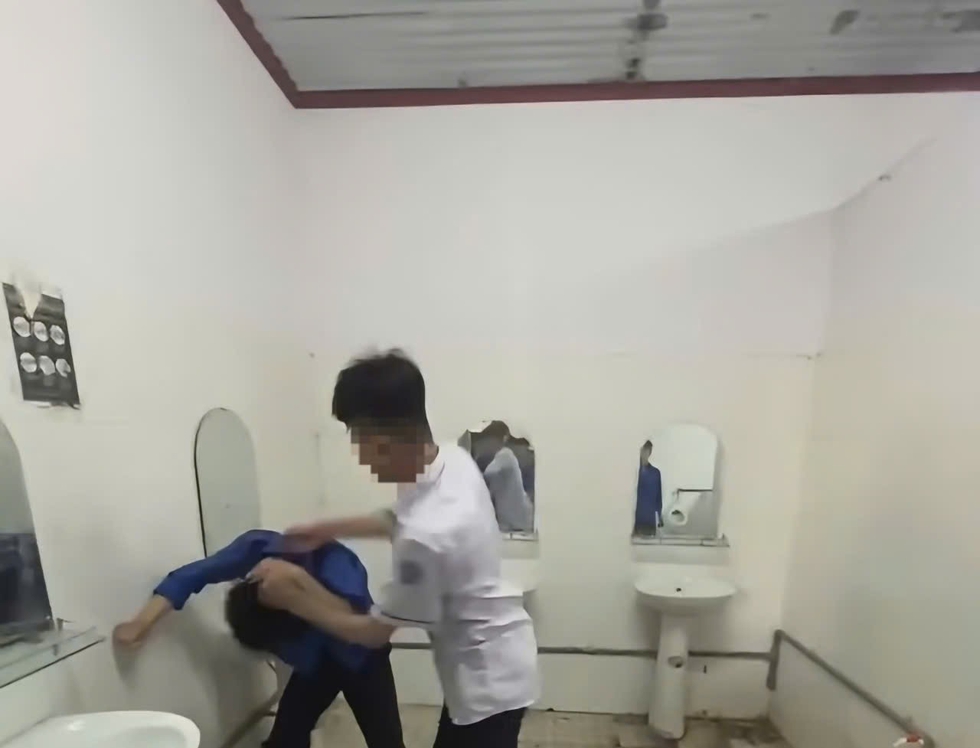 Nam sinh bị bạo hành gãy xương mũi, nhà trường đề nghị công an vào cuộc- Ảnh 1.