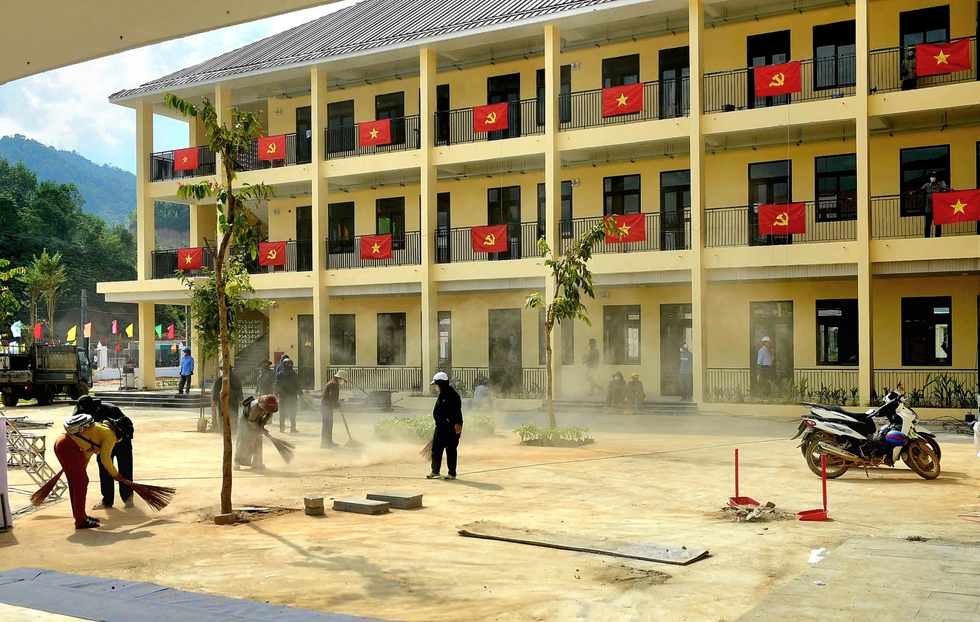 Đ&agrave; Nẵng: Cận giờ khai giảng, điểm trường miền n&uacute;i tất bật đ&oacute;n học sinh- Ảnh 2.