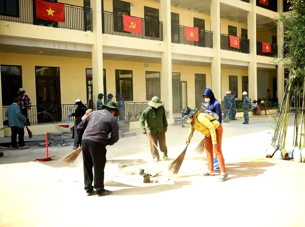 Đ&agrave; Nẵng: Cận giờ khai giảng, điểm trường miền n&uacute;i tất bật đ&oacute;n học sinh- Ảnh 6.