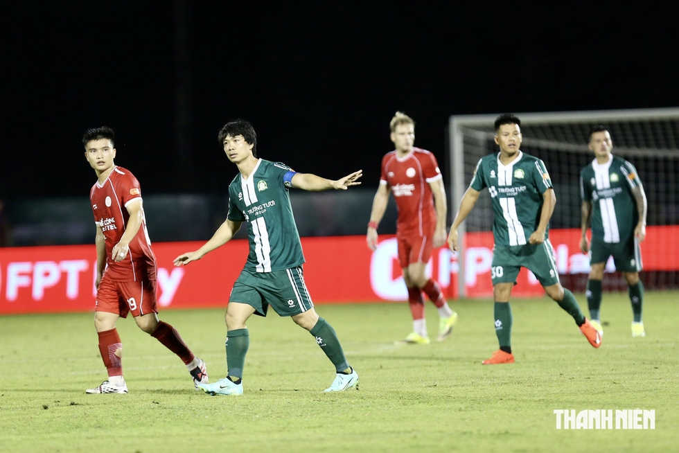 VAR lấn &aacute;t ng&agrave;y trở lại buồn của C&ocirc;ng Phượng, TP.Đồng Nai thua Thể C&ocirc;ng Viettel trận c&oacute; 2 thẻ đỏ- Ảnh 3.
