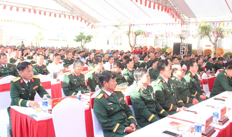 Trường Thiếu sinh qu&acirc;n miền Trung khai giảng: Học sinh kh&oacute;a đầu ti&ecirc;n h&aacute;o hức 'nhập ngũ'- Ảnh 2.
