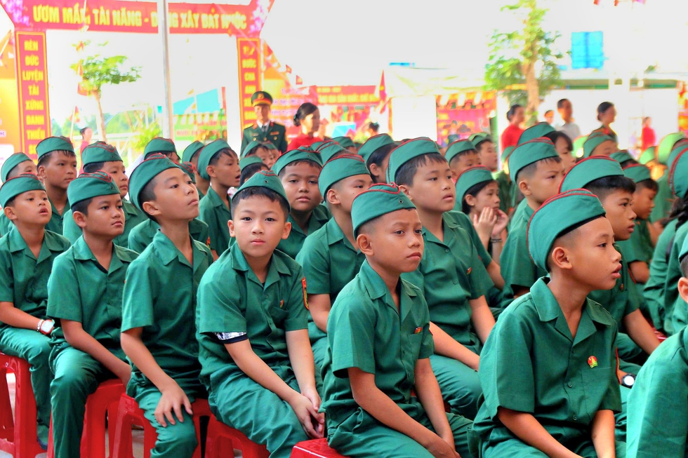 Trường Thiếu sinh qu&acirc;n miền Trung khai giảng: Học sinh kh&oacute;a đầu ti&ecirc;n h&aacute;o hức 'nhập ngũ'- Ảnh 5.