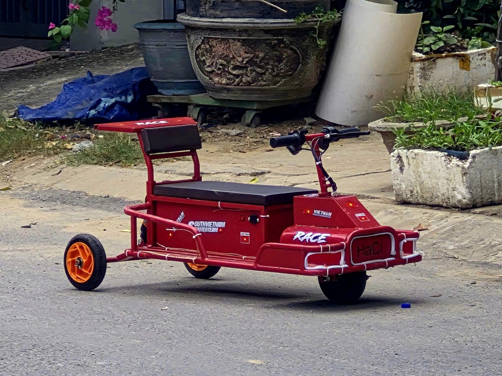 Tai nạn giữa xe tải với xe điện đồ chơi, b&eacute; trai 5 tuổi tử vong thương t&acirc;m- Ảnh 2.