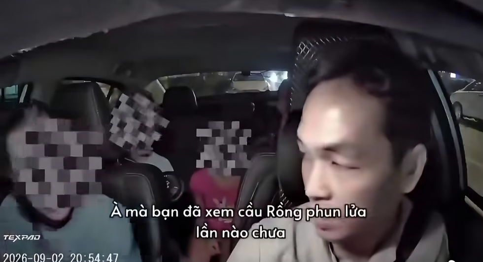 T&agrave;i xế Đ&agrave; Nẵng khuy&ecirc;n kh&aacute;ch nước ngo&agrave;i hủy cuốc: 'Ở lại xem cầu Rồng phun lửa'- Ảnh 1.