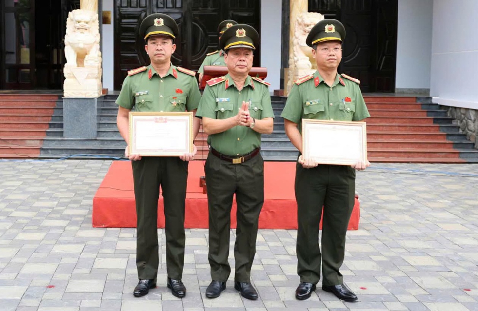 Gi&aacute;m đốc C&ocirc;ng an Đ&agrave; Nẵng y&ecirc;u cầu tập trung đấu tranh với 'giang hồ mạng'- Ảnh 5.
