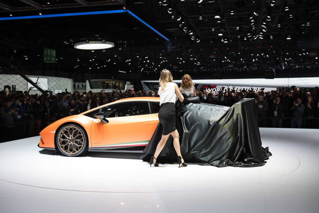 Lamborghini Huracan Performante vừa ra mắt đã phá kỷ lục