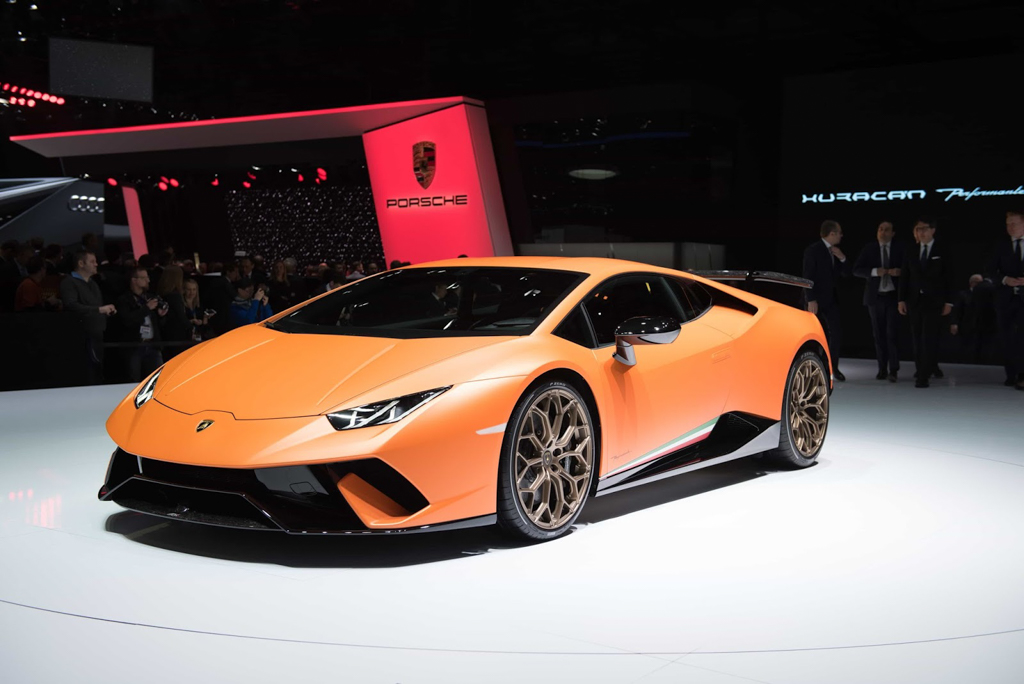 Lamborghini Huracan Performante vừa ra mắt đã phá kỷ lục