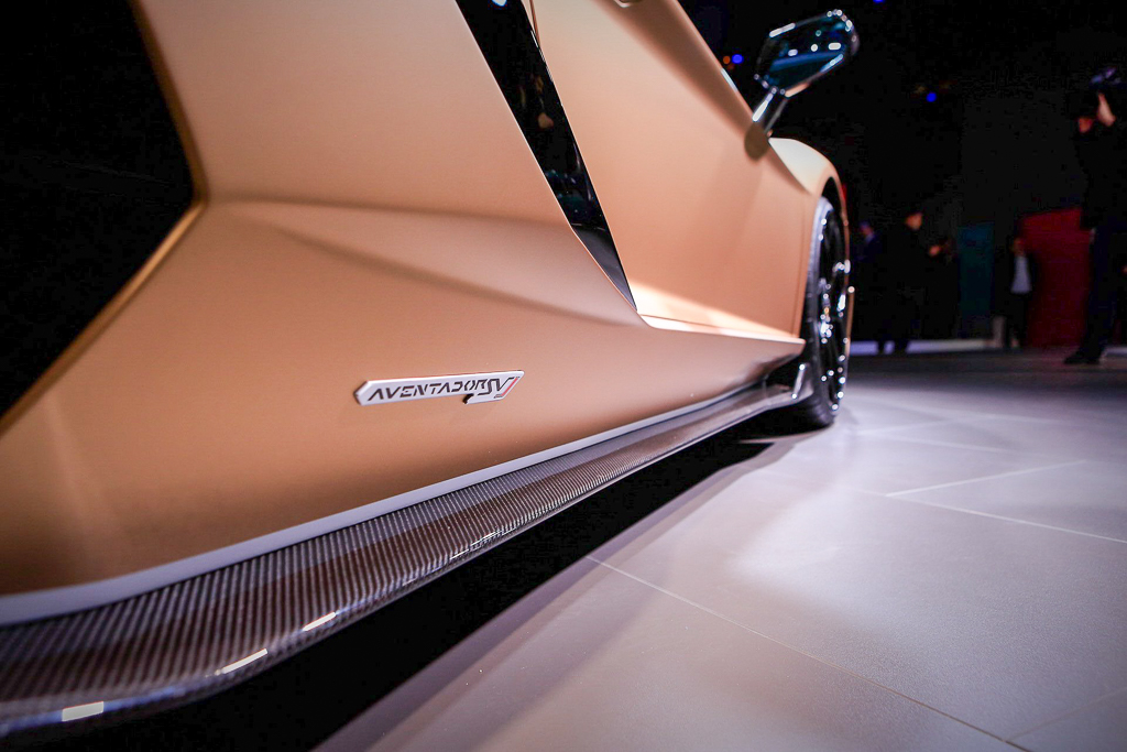 Lamborghini trình làng siêu xe mui trần Aventador SVJ, chỉ sản xuất 800  chiếc