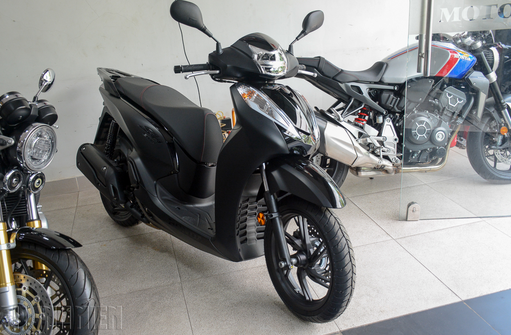 Honda SH 300i phiên bản Total Black Edition giá hơn 300 triệu tại VN  Xe  máy