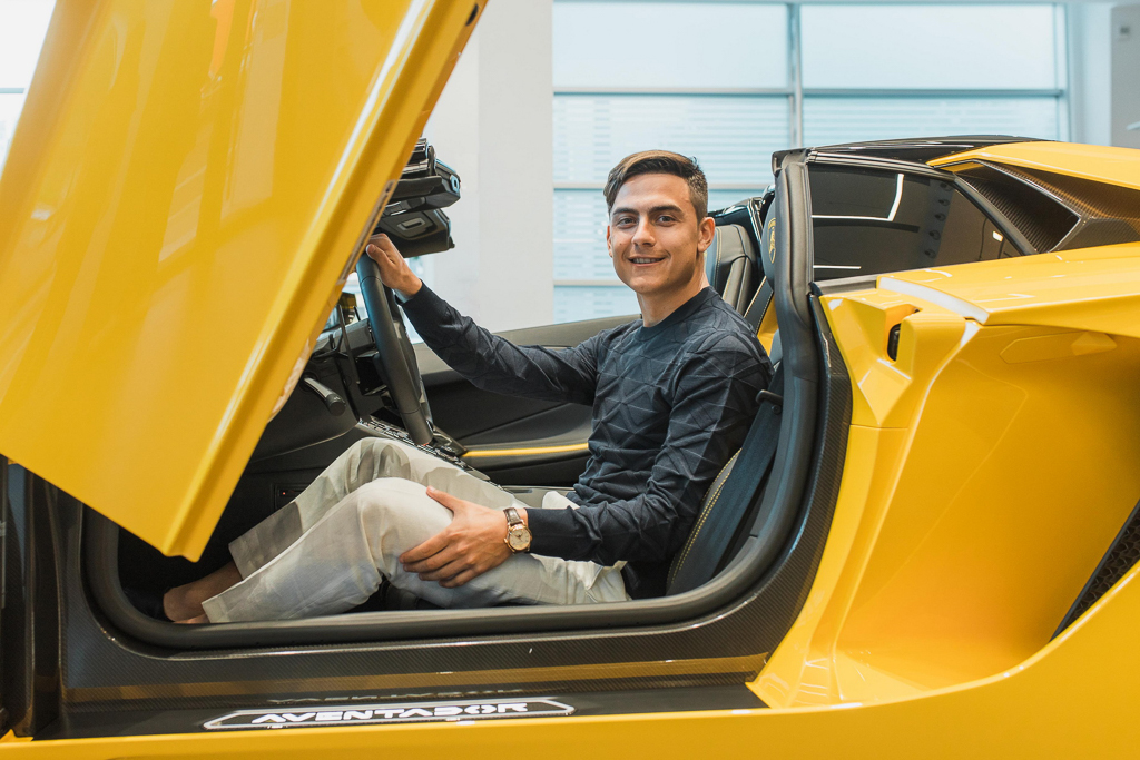 Ghi bàn thắng thứ 100 cho Juventus, Paulo Dybala tậu Lamborghini Aventador