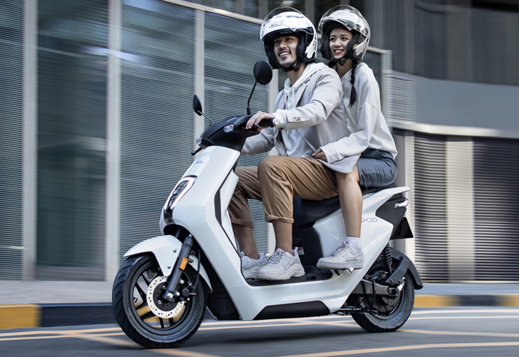 Giá xe máy điện Honda cập nhật mới nhất 2020