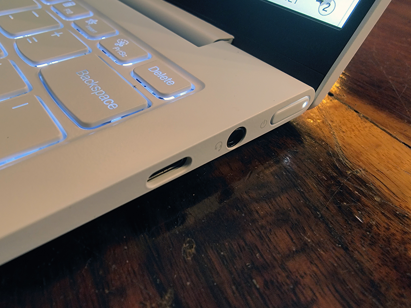 Lenovo Yoga Slim 7i Carbon – Mỏng gọn và mạnh với nền tảng Intel Evo Lenovo Yoga Slim 7i Carbon – Mỏng gọn và mạnh với nền tảng Intel Evo