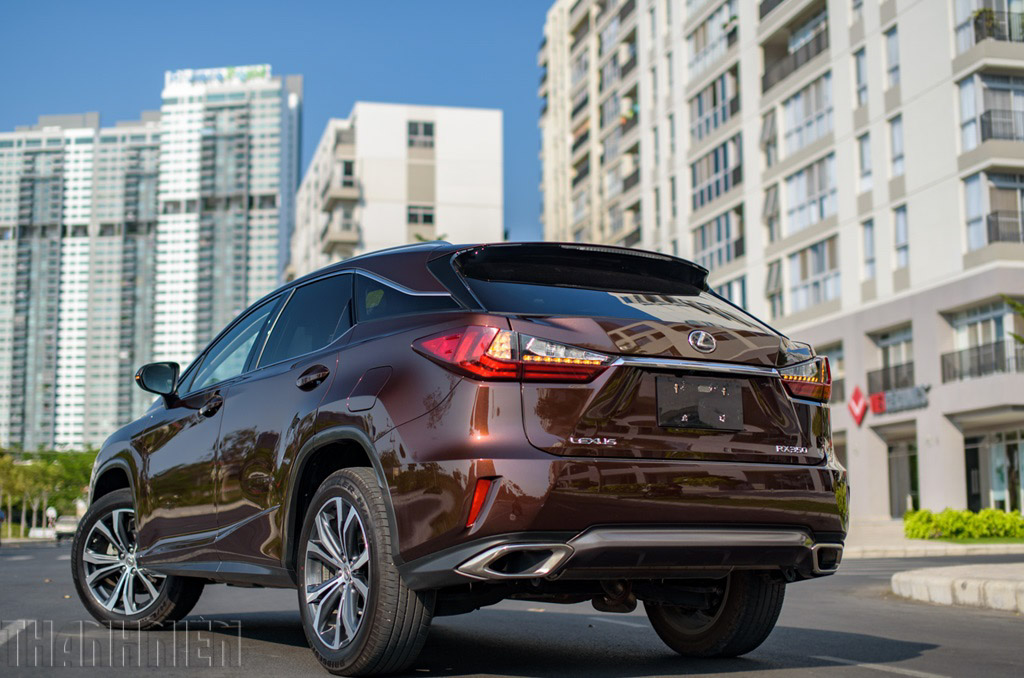 Lexus RX 350 FSport 2016 đi 19000km bán lại giá vẫn gần 42 tỷ đồng