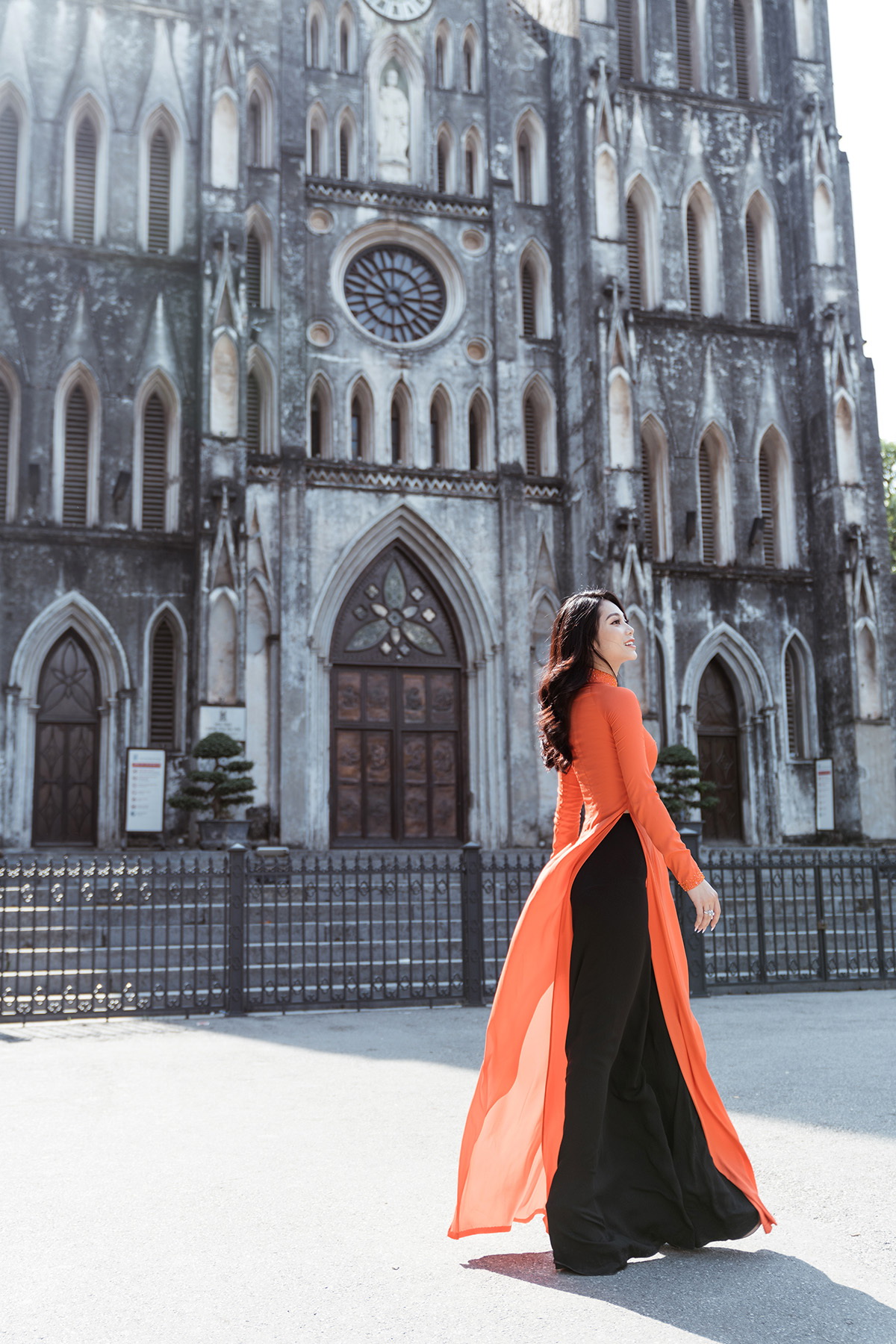 Top 5 Hoa hậu Biển Lâm Thu Hồng diện áo dài truyền thống giữa lòng ...
