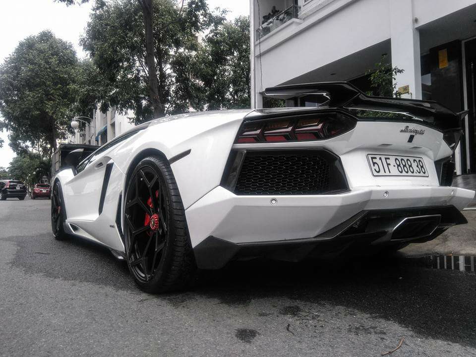 Siêu Xe Lamborghini Aventador Độ Mâm Hàng Trăm Triệu Đồng Tại Vn