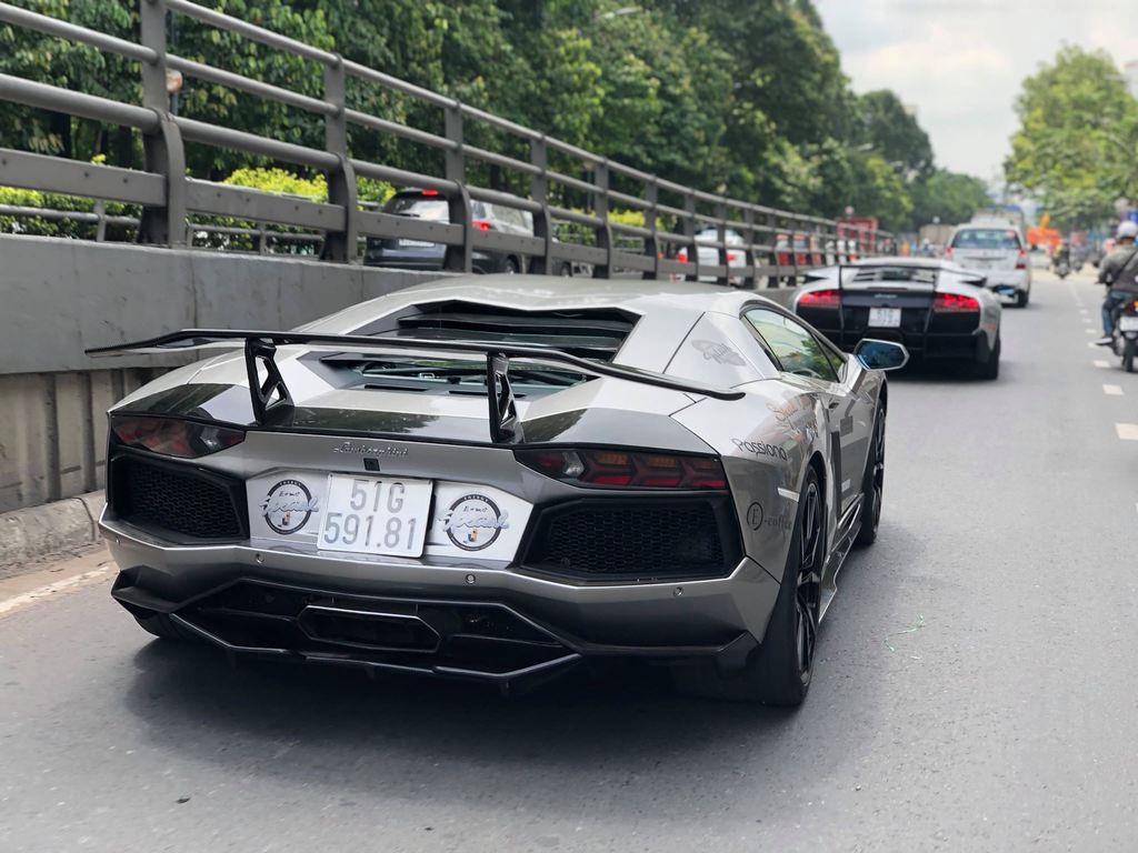 Siêu xe Lamborghini Aventador DMC độc nhất Việt Nam lăn bánh trên phố