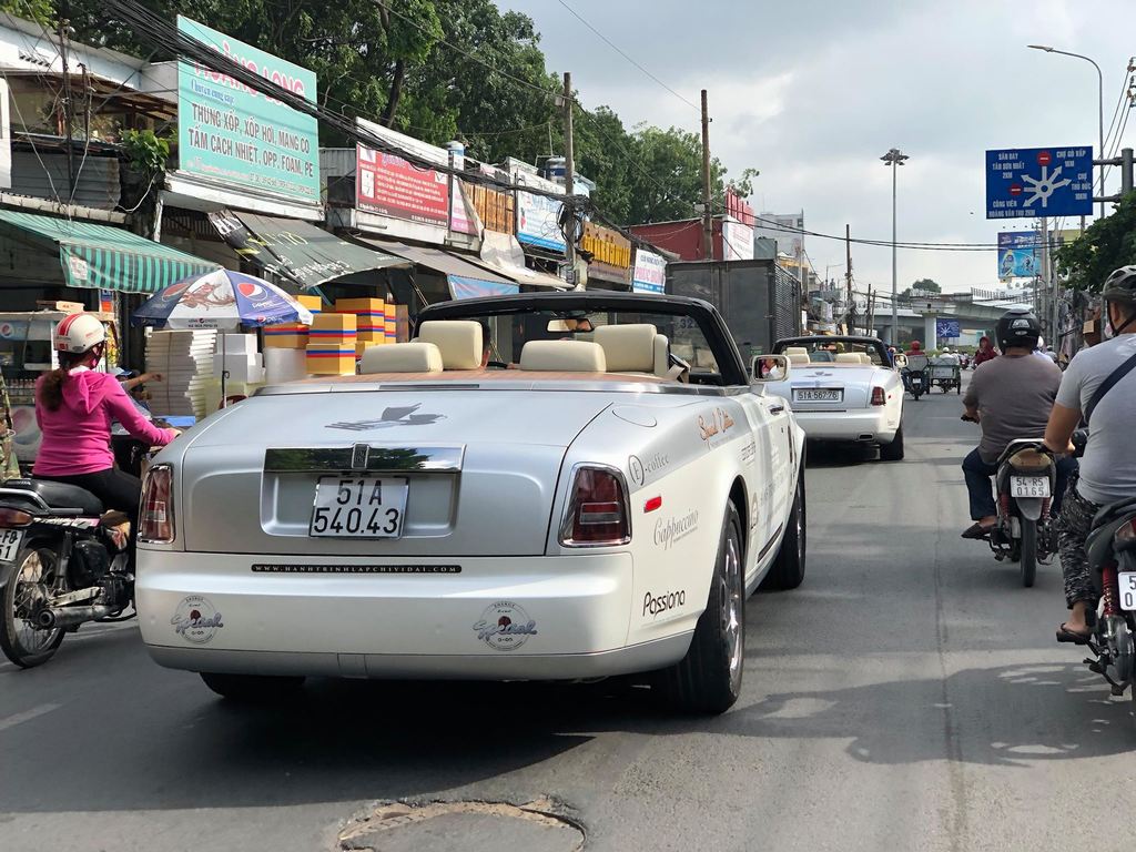 Giá xe RollsRoyce 2023 Giá lăn bánh và thông tin ưu đãi 92023