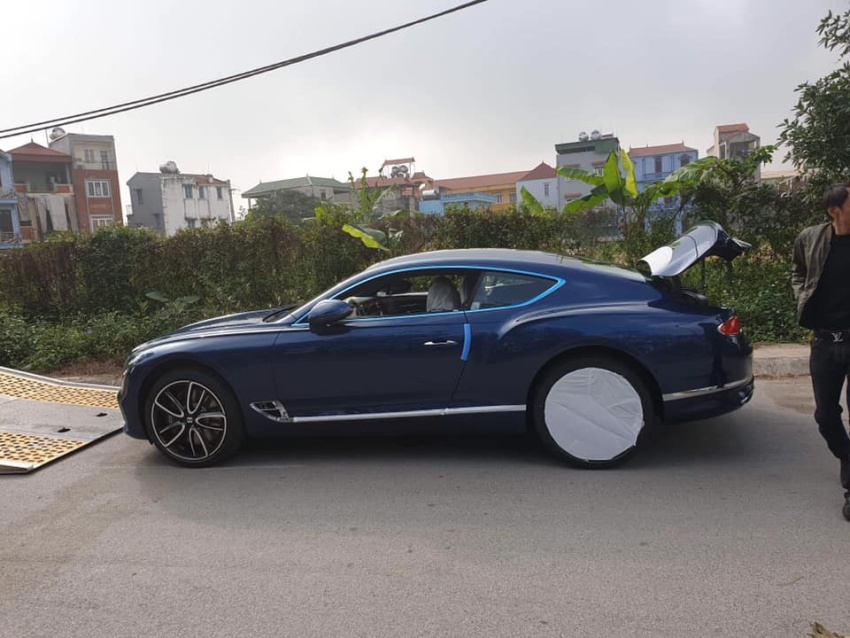Chi tiết Bentley Continental GT V8 màu độc giá 112 tỷ tại Việt Nam