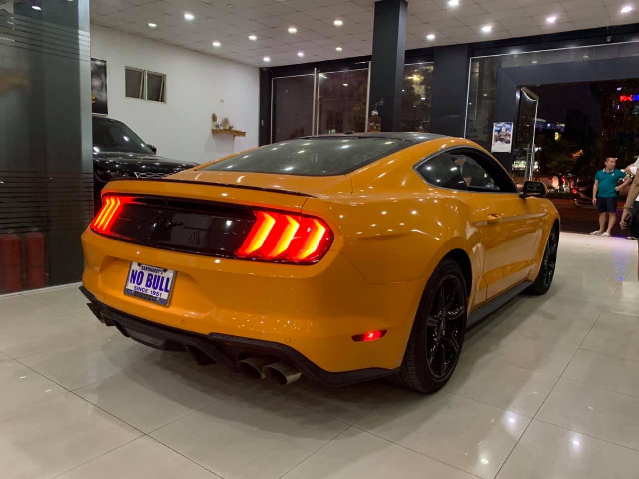 Ford Mustang 2019 Màu Lạ Về Việt Nam, Giá 2,8 Tỉ Đồng