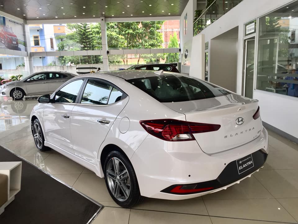 Review nhanh Hyundai Elantra Sport 2019 1