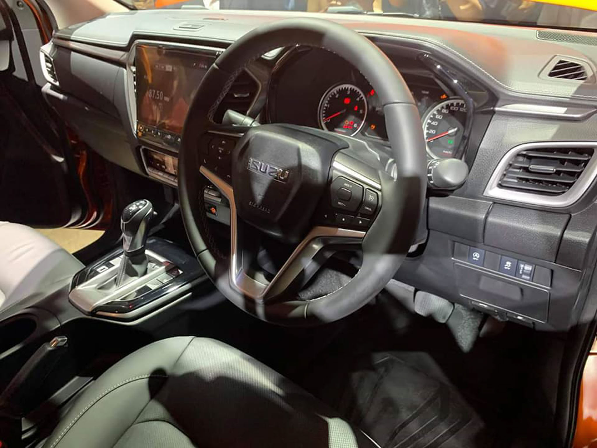 Isuzu D-Max 2023 Interior & Exterior Images - D-Max 2023 Pictures