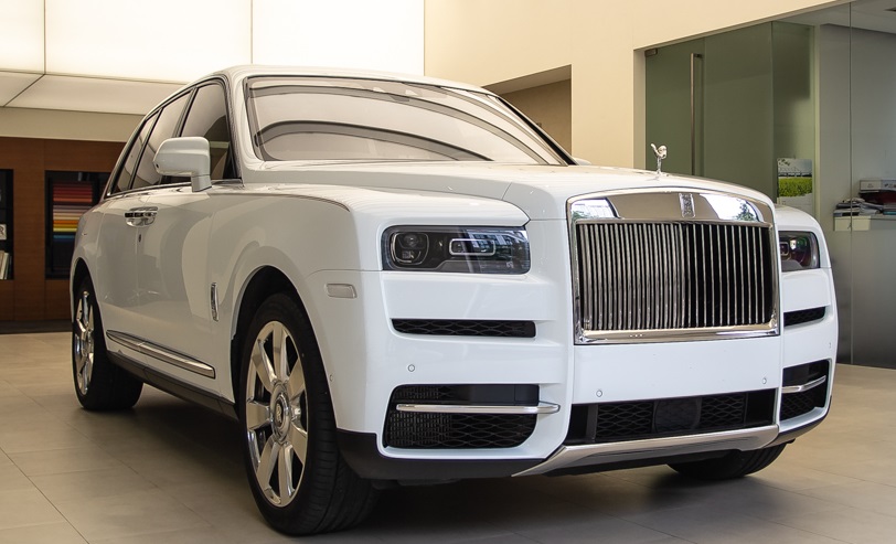 Chiêm ngưỡng RollsRoyce Cullinan Black Badge với ngoại thất màu trắng cực  độc