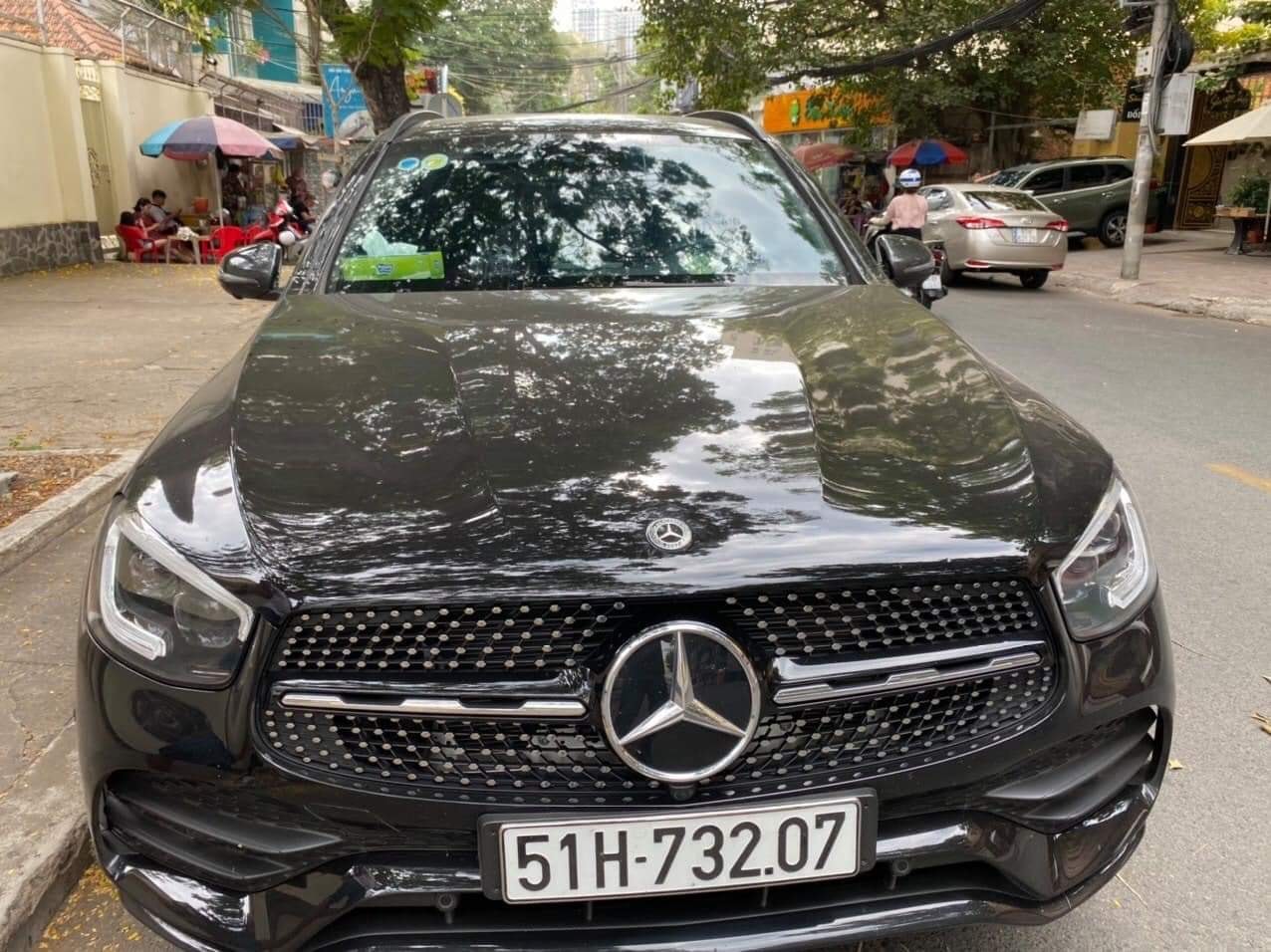 Mua xe chưa lâu đã ra phom mới dân chơi Hà thành chi 250 triệu đồng lột  xác MercedesBenz GLC 200 cũ thành GLC 300 AMG 2020