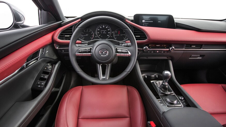  Mazda3 2.5 Turbo 2021 tiene una potencia de 250 caballos