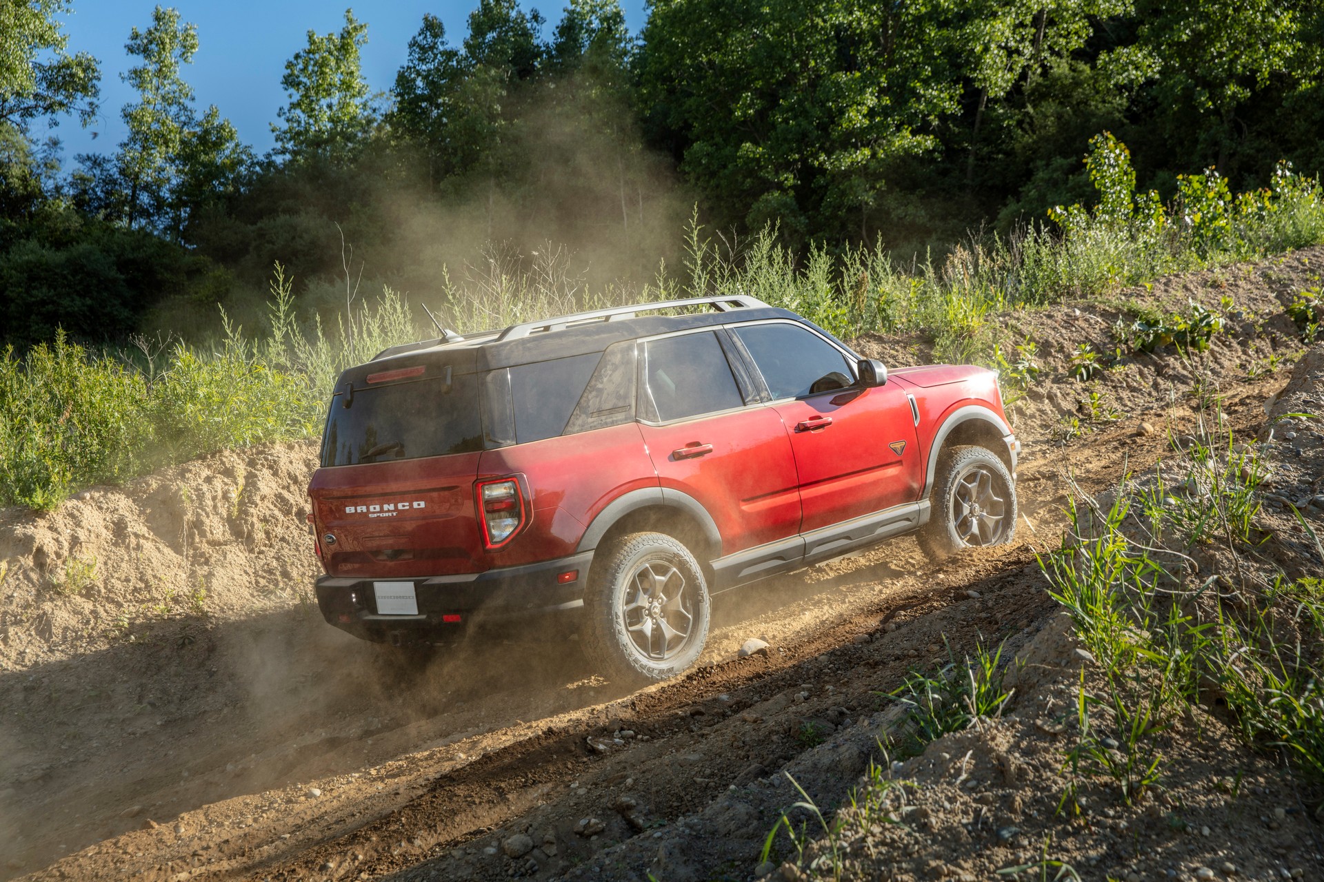 Ford Bronco 2021 chính thức 'tuyên chiến' Jeep Wrangler