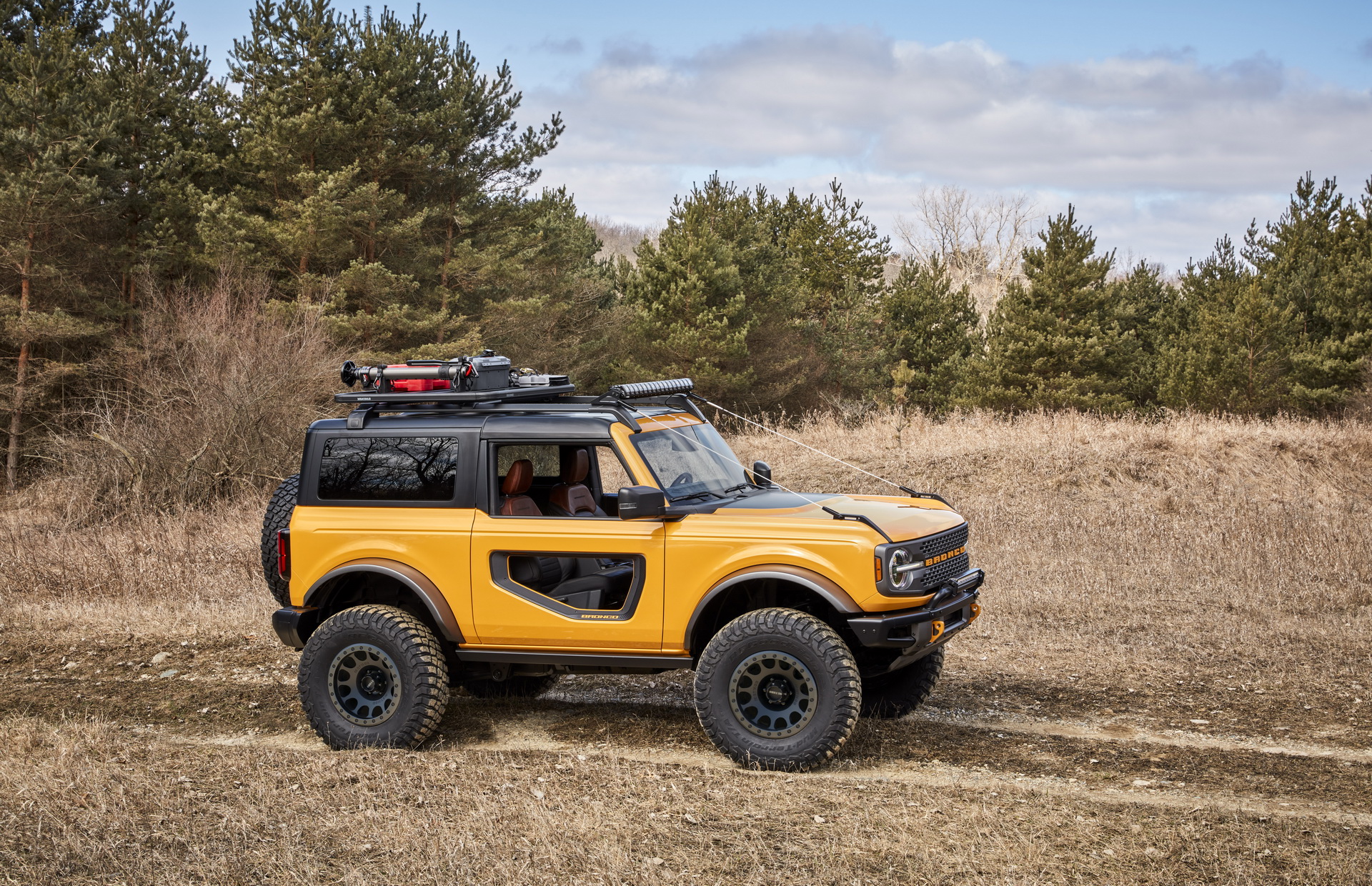 Ford Bronco 2021 chính thức 'tuyên chiến' Jeep Wrangler