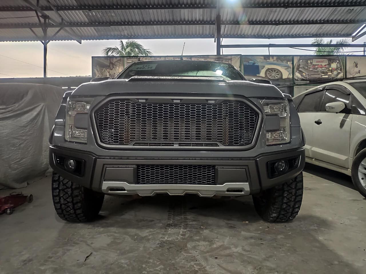Ford Ranger Độ 'Thoát Xác' Thành F-150 Tại Việt Nam