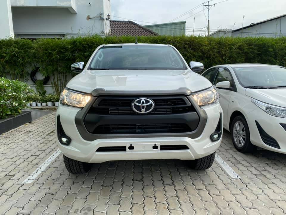 Đánh giá xe Toyota Hilux 2020 phiên bản mới nâng cấp tại Việt Nam