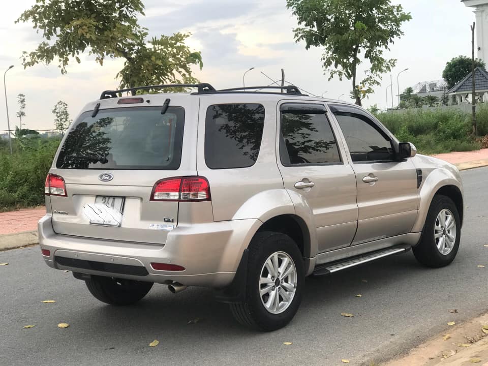 Ford Escape cũ, SUV giá rẻ mùa mưa bão