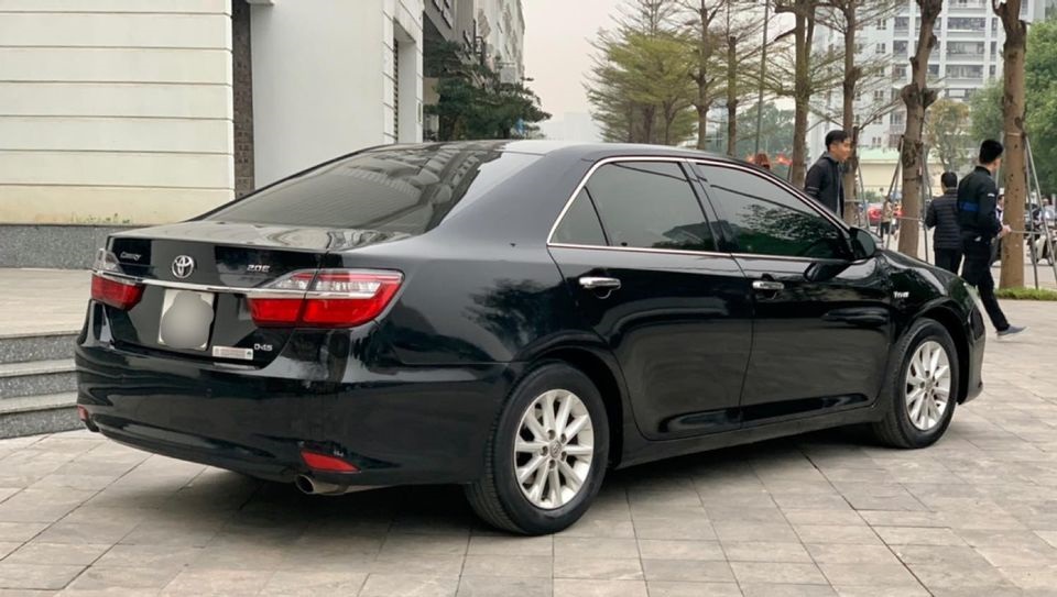 Toyota Camry 2022 siêu lướt đầu tiên lên sàn xe cũ giá 14 tỷ đồng